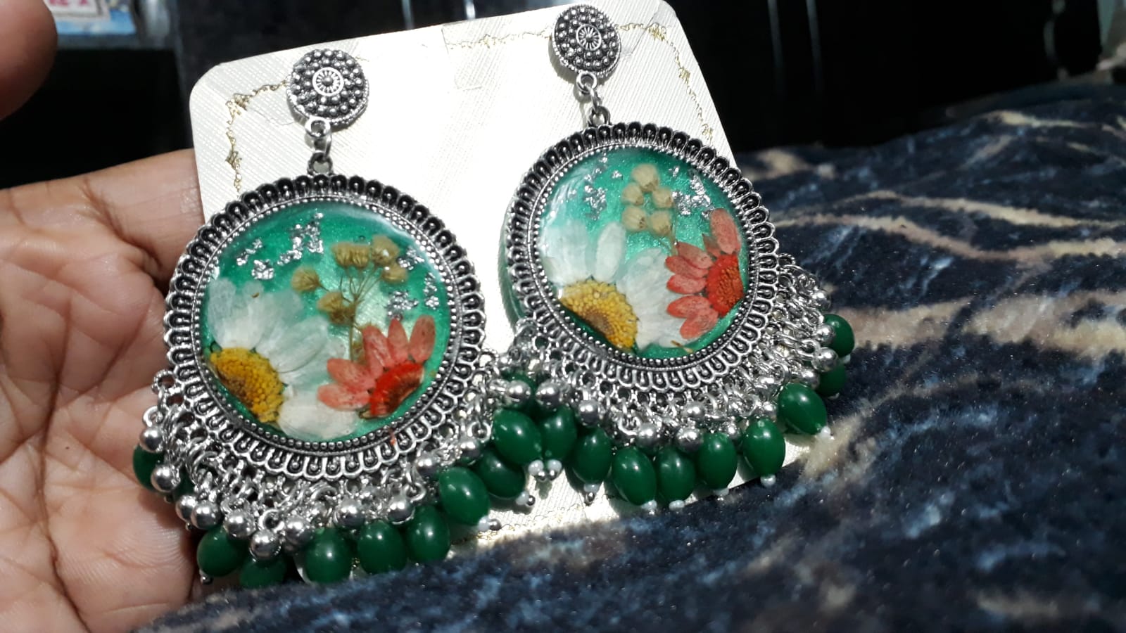 resin jewellery making at home