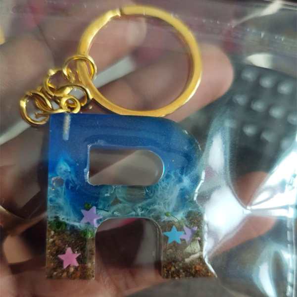Handmade Resin Alphabet Keychain – Letter R  Ocean Blue with Sand & Stars 