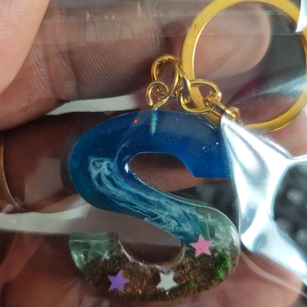 Handmade Resin Alphabet Keychain – Letter S Ocean Blue with Sand and Stars